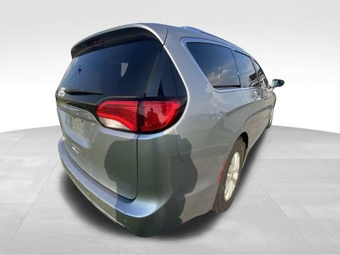 Used 2019 Chrysler Pacifica Touring-L FWD image 9
