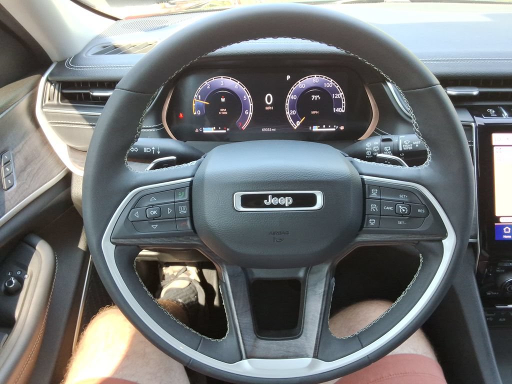 Used 2023 Jeep Grand Cherokee Limited w/ Luxury Tech Group II AWD/4WD image 25
