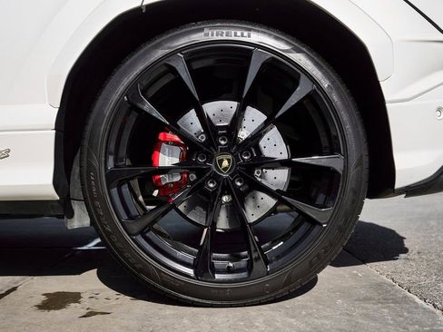 Used 2024 Lamborghini Urus S AWD/4WD image 19