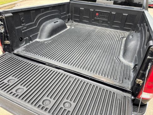 Used 2017 RAM 1500 Classic SLT image 9