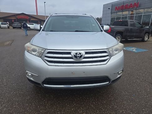 Used 2012 Toyota Highlander SE w/ Tow Pkg image 2