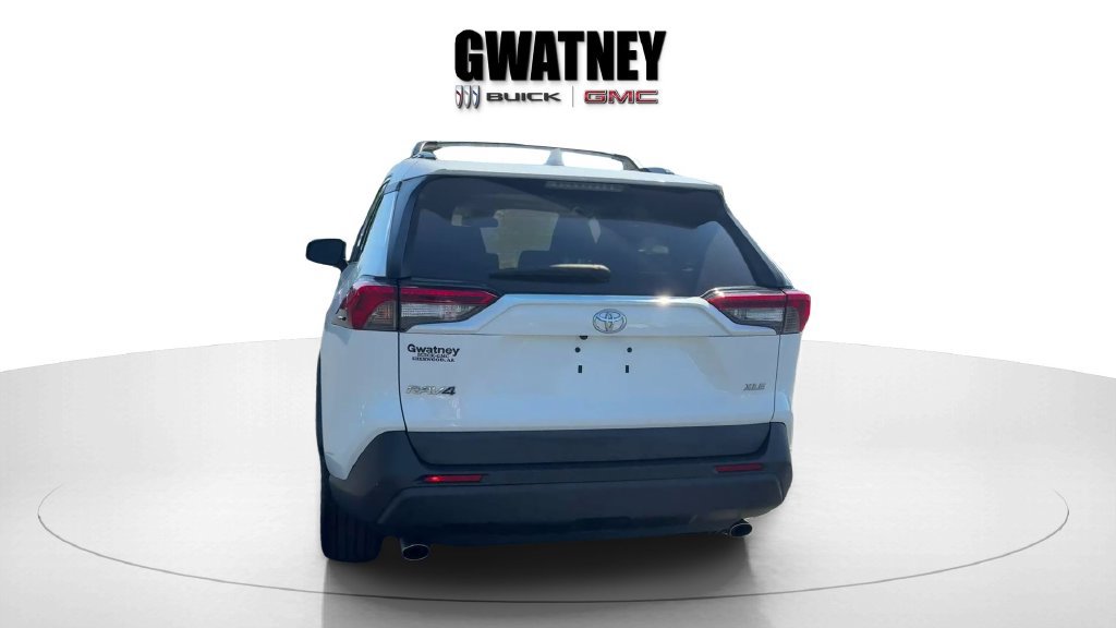 Used 2020 Toyota RAV4 XLE Premium FWD image 4