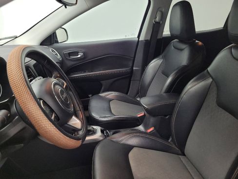 Used 2019 Jeep Compass Latitude w/ Cold Weather Group AWD/4WD image 17