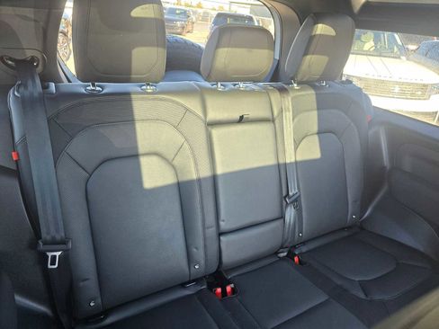 Used 2023 Land Rover Defender 90 X-Dynamic SE image 13