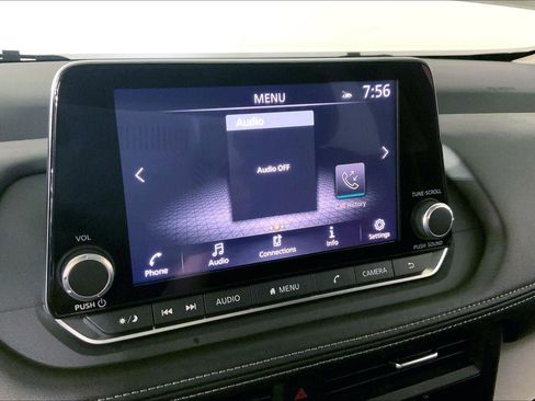 Used 2025 Nissan Rogue SV image 6