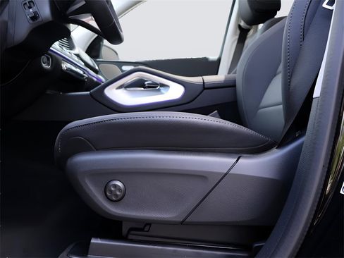 Certified 2025 Mercedes-Benz GLS 450 4MATIC image 40