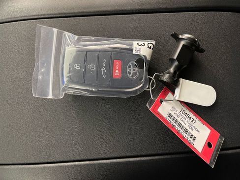 New 2026 Toyota Highlander Platinum AWD/4WD image 24