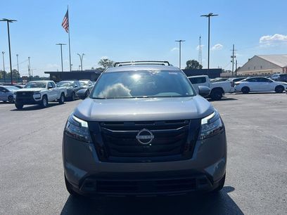 New 2025 Nissan Pathfinder SV w/ Black Appearance Package
