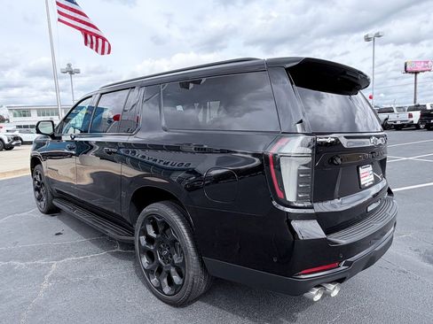 New 2026 Chevrolet Suburban RST image 7