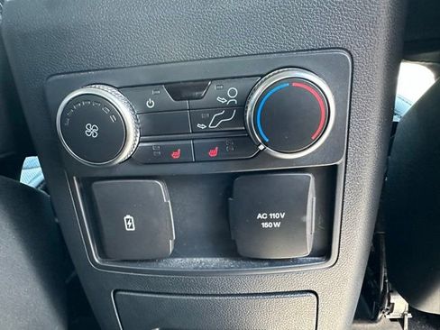 Used 2022 Ford Explorer Limited w/ Equipment Group 301A AWD/4WD image 17