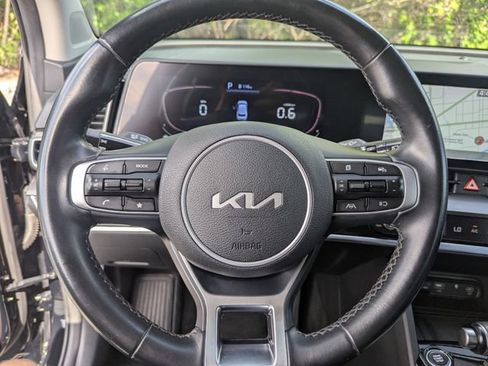 Used 2024 Kia Sportage EX FWD image 32