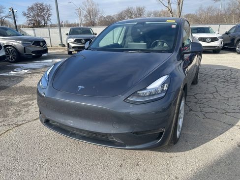 Used 2023 Tesla Model Y Long Range image 2