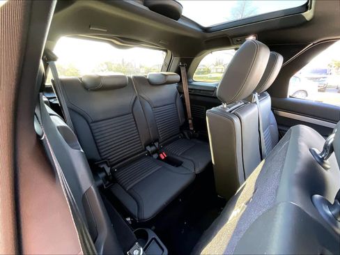 New 2026 Land Rover Discovery Limited Edition image 28
