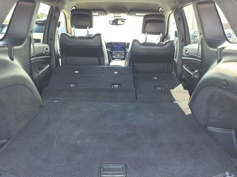 Used 2020 Jeep Grand Cherokee Laredo RWD image 25