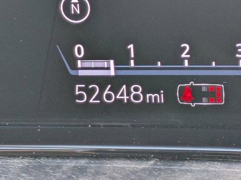 Used 2022 Cadillac Escalade Premium Luxury image 23