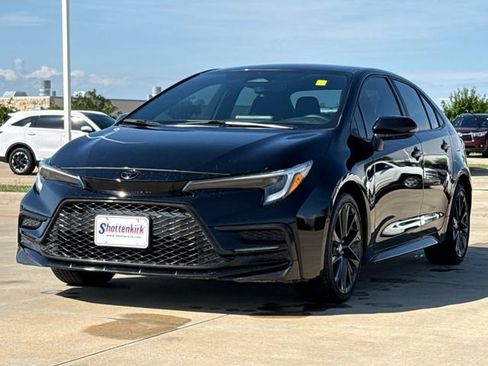 Used 2024 Toyota Corolla SE FWD image 3