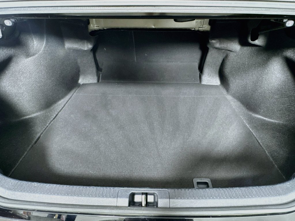 Used 2021 Toyota Camry LE w/ Carpet Mat Package (TMS) FWD image 27