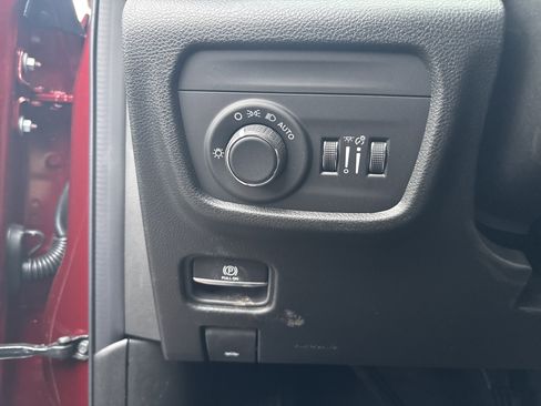 New 2025 Jeep Grand Cherokee Laredo X w/ Luxury Tech Group I image 18