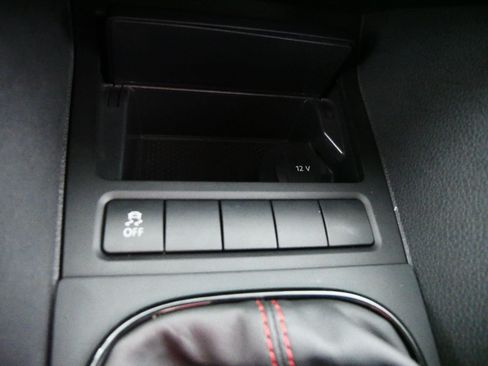 Used 2013 Volkswagen Golf R 4-Door AWD/4WD image 30