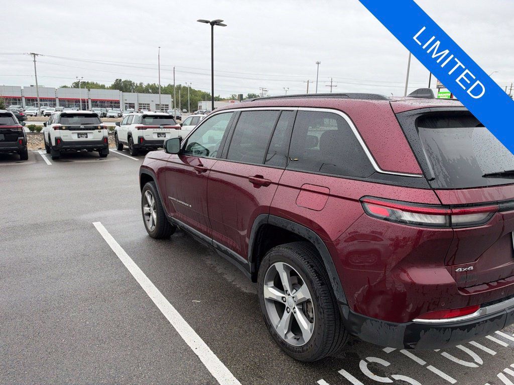 Used 2025 Jeep Grand Cherokee Limited AWD/4WD image 4