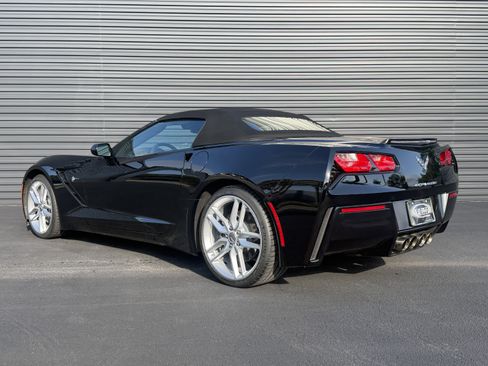 Used 2019 Chevrolet Corvette Stingray Convertible w/ 1LT RWD image 3