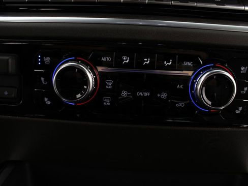 New 2026 GMC Sierra 1500 SLT AWD/4WD image 7