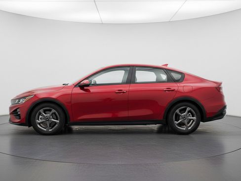 Used 2025 Kia K4 LXS image 5