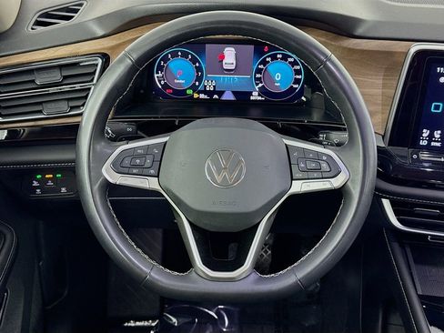 Used 2024 Volkswagen Atlas SE image 31