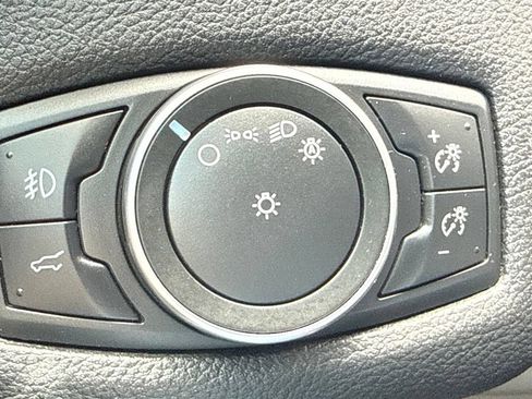 Certified 2019 Ford Escape SE FWD image 28