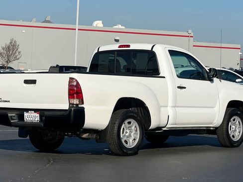 Used 2014 Toyota Tacoma 2WD Regular Cab image 2