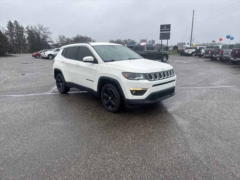 Used 2018 Jeep Compass Latitude w/ Popular Equipment Group AWD/4WD image 2