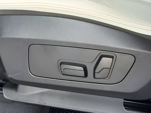 New 2026 BMW X1 xDrive28i w/ Technology Package AWD/4WD image 11
