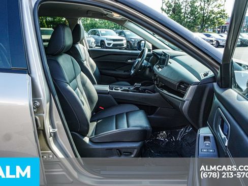 Used 2024 Nissan Rogue SL AWD/4WD image 23