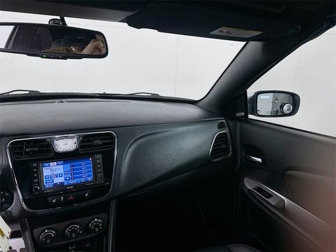 Used 2013 Chrysler 200 Limited image 21
