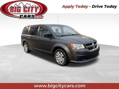 Used 2018 Dodge Grand Caravan SE w/ UConnect Hands-Free Group