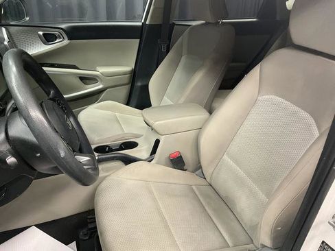 Used 2021 Kia Soul LX FWD image 12