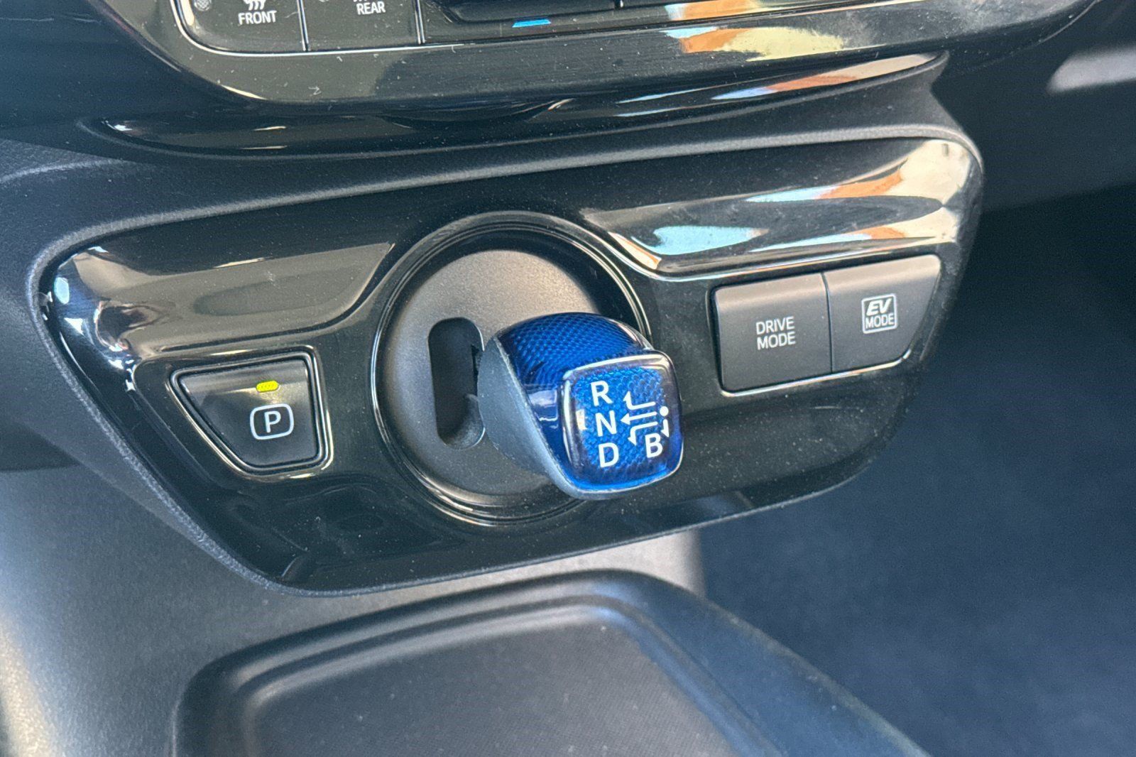 Used 2019 Toyota Prius L Eco FWD image 17