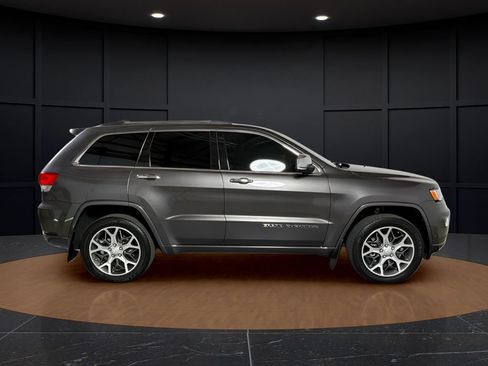 Used 2020 Jeep Grand Cherokee Overland w/ Protech Group AWD/4WD image 4