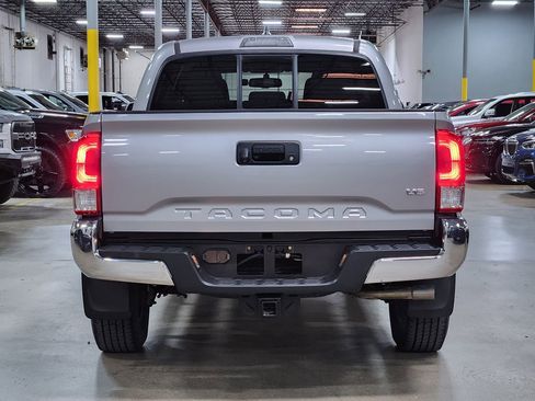 Used 2017 Toyota Tacoma SR5 image 10