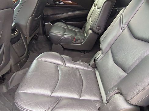 Used 2019 Cadillac Escalade ESV Luxury image 47