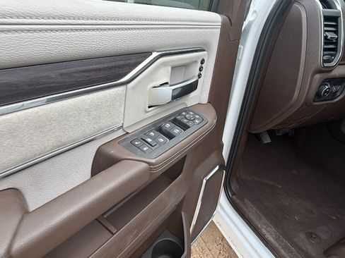 New 2026 RAM 2500 Laramie AWD/4WD image 15