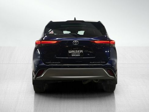 Used 2022 Toyota Highlander Platinum image 4