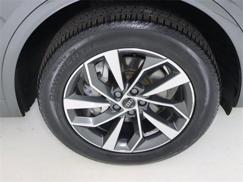 Certified 2022 Audi Q5 2.0T Premium Plus image 9