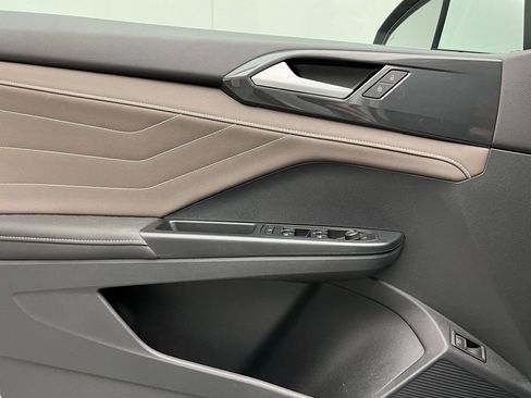 Used 2024 Volkswagen Taos SEL image 19