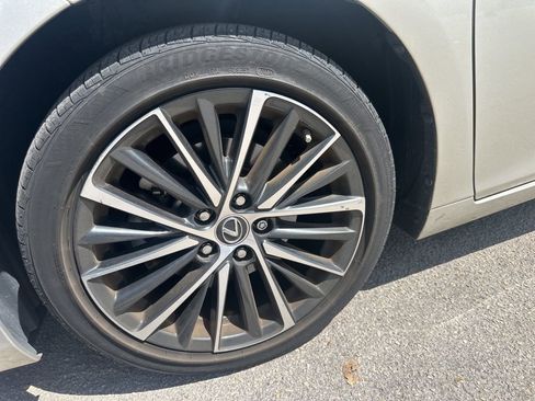 Used 2024 Lexus ES 350 w/ Premium Package image 3