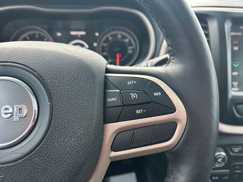 Used 2018 Jeep Cherokee Limited image 22