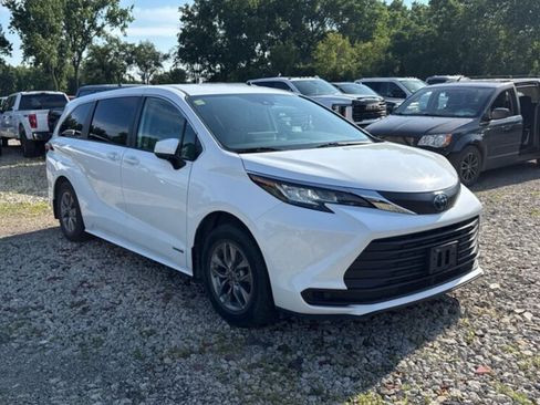 Used 2021 Toyota Sienna LE FWD image 5
