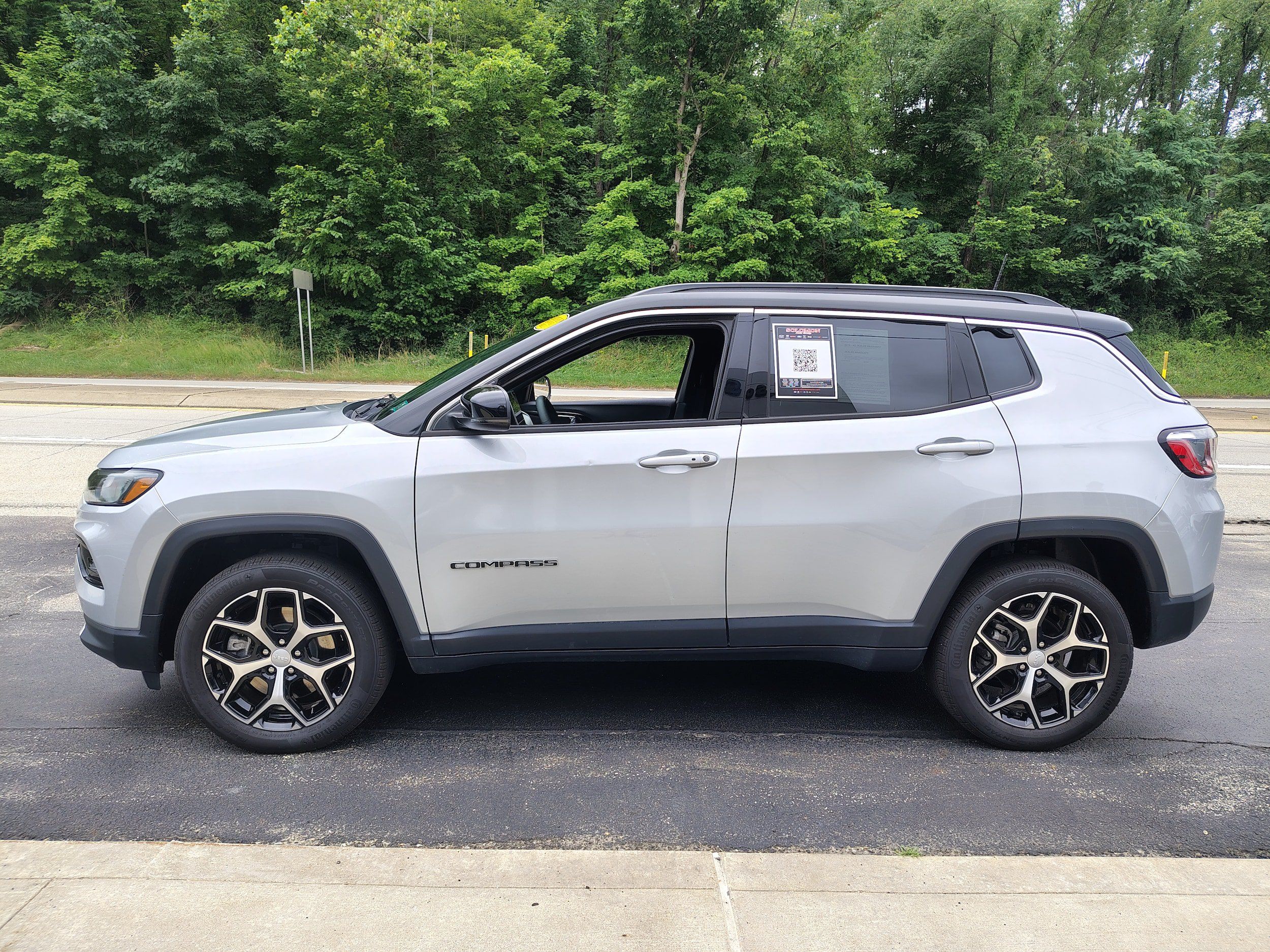 Certified 2024 Jeep Compass Limited w/ Sun and Sound Group AWD/4WD image 6