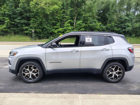 Certified 2024 Jeep Compass Limited w/ Sun and Sound Group AWD/4WD image 6