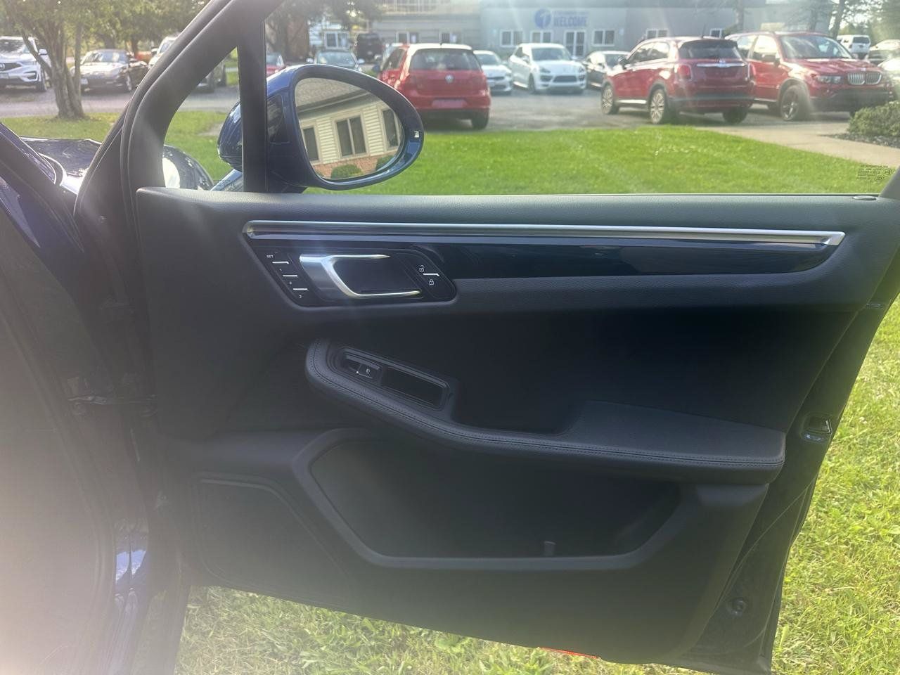 Used 2023 Porsche Macan AWD/4WD image 17